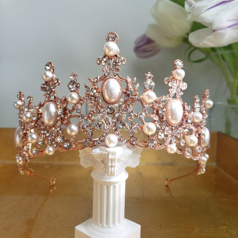 Gladiolus Tiara Rose gold colored tiara with faux pearls and silver rhinestones